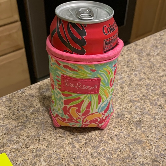 Lilly Pulitzer Vibrant Floral Print Accessory - Picture 4 of 4